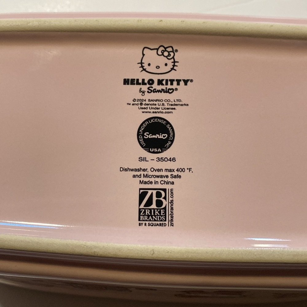 Hello Kitty pink Ceramic Baking Dish - Features design for the holiday. - Picture 4 of 7